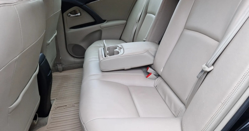 Toyota Avensis cena 37500 przebieg: 212000, rok produkcji 2011 z Czarnków małe 667